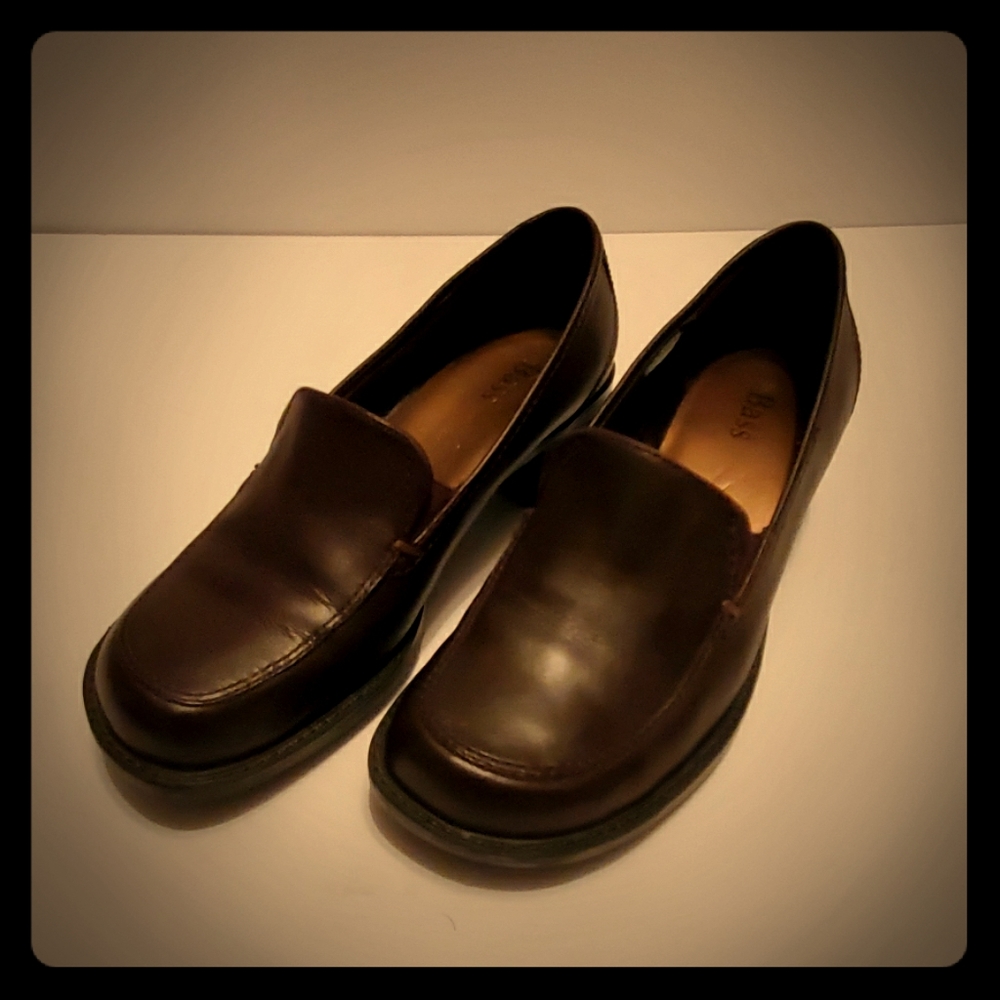 Bass womens    Casual shoes size 5.5m
